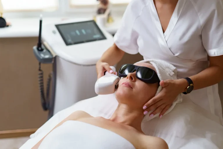 is red light therapy bad for your eyes