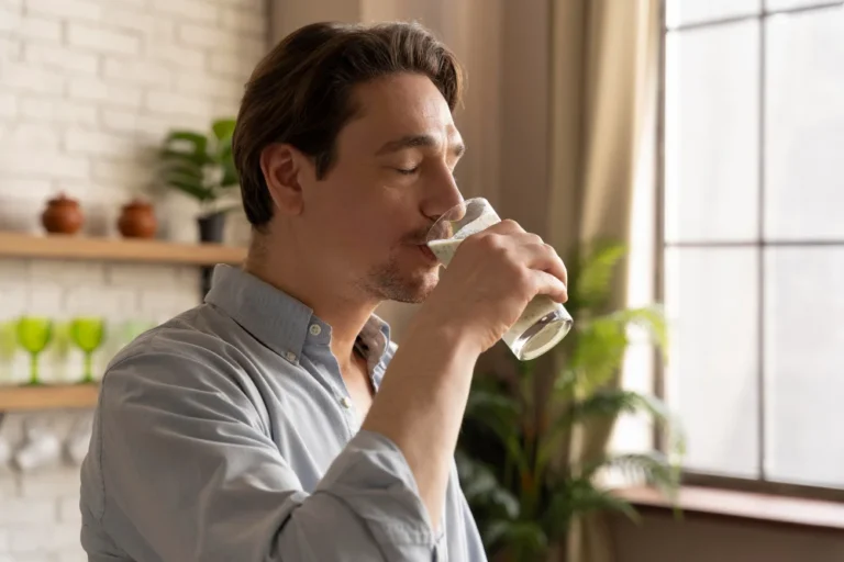 drinking water cause Nausea in morning